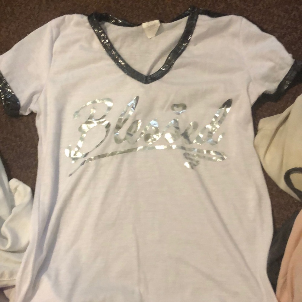 White cute shint shirt